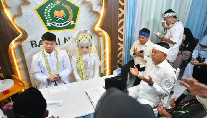 Momen Haru di KUA Bale Endah: Dedi Mulyadi Jadi Saksi Nikah Pasangan Disabilitas, Dorong Pernikahan Sederhana Tanpa Beban Biaya