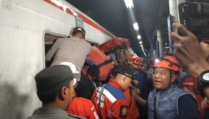 GUGATAN Rp100 MILIAR MENGGUNCANG! Penumpang PT Kereta Api Indonesia Tuntut KAI Usai Tragedi KA Argo Bromo Anggrek vs KRL Bekasi