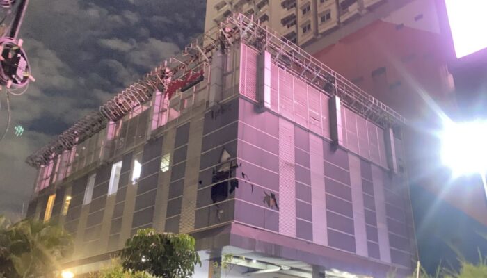 Kebakaran Hebat Landa Gedung Afterhour Poinsquare Lebak Bulus, Api Masih Berkobar Hingga Malam