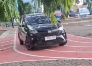 Viral Mobil Masuk Jogging Track Alun-alun Bekasi, Satpol PP Murka: Bukan Tempat Belajar Nyetir!