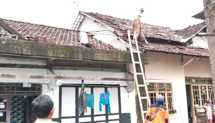 Puting Beliung Terjang Kudus! 28 Rumah Rusak, Atap Berterbangan, Kerugian Capai Puluhan Juta
