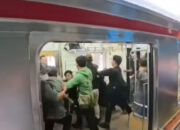 Viral Keributan di KRL Stasiun Sudirman, Penumpang Adu Jotos: KAI Commuter Turun Tangan
