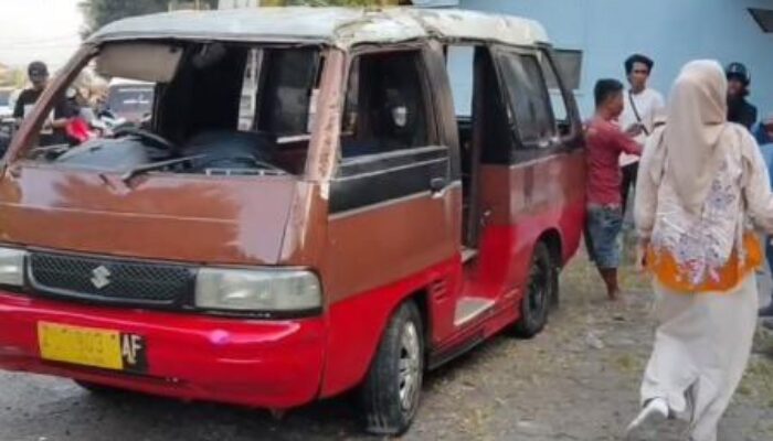 Angkot Berisi 17 Siswa SMP Terbalik di Jatinangor Sumedang, Delapan Orang Terluka