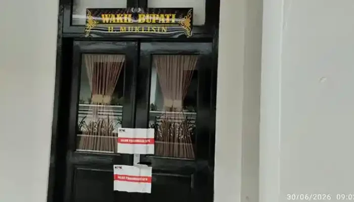 KPK Segel Ruang Kerja Bupati Kuansing, Keberadaan Suhardiman Amby Masih Misterius di Tengah Dugaan OTT