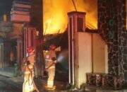 Kebakaran Hebat Landa Puskesmas Tiron Kediri, Diduga Berawal dari Ruang Apotek, Kerugian Tembus Rp 1 Miliar