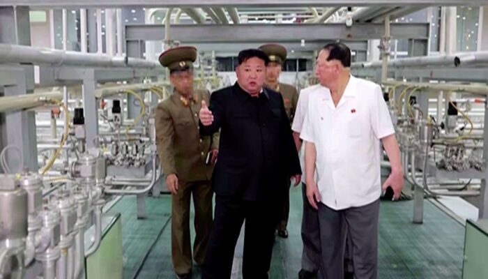 Kim Jong Un Pamer Fasilitas Uranium Baru, Korea Utara Siap Perbesar Arsenal Nuklir untuk Hadapi AS dan Korea Selatan
