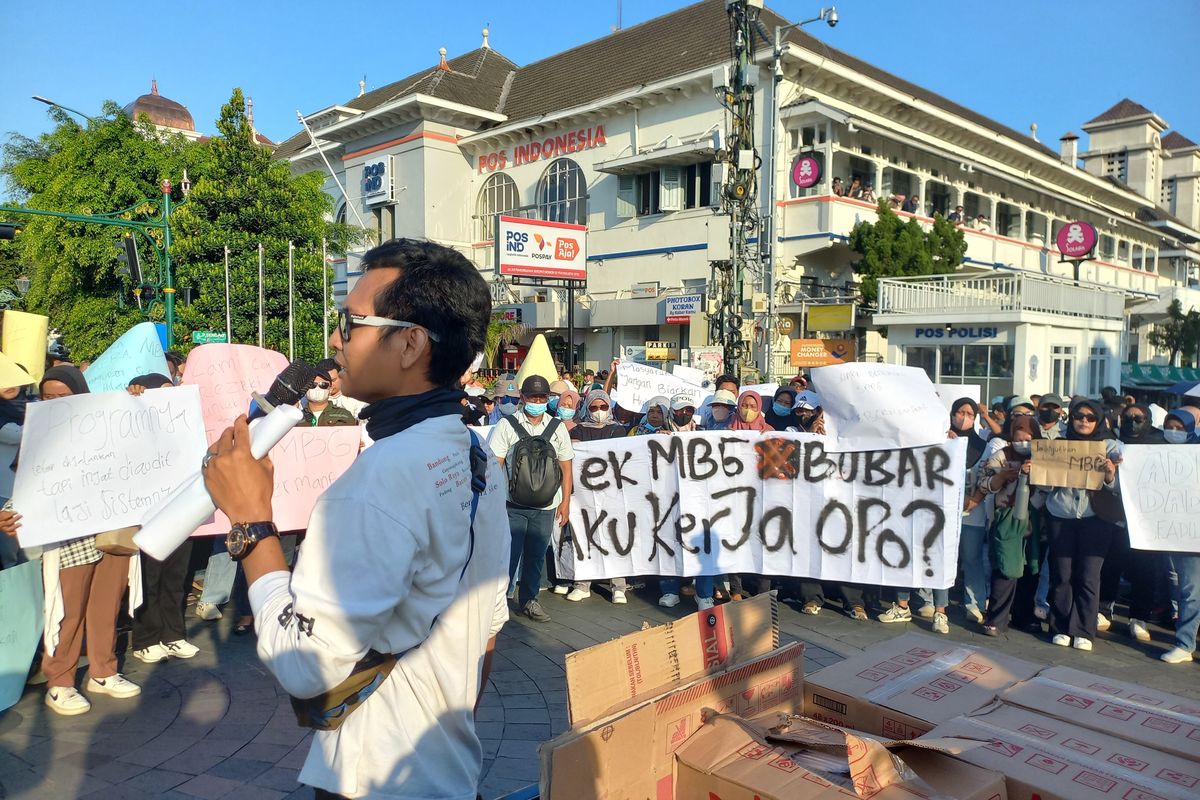 Masa aksi dukung MBG di Titik Nol Kota Yogyakarta,Jumat (19/6/2026)(Foto : Kompas.com/Wisang Seto Pangaribowo)