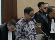Tangis Nadiem Pecah di Sidang Tipikor: “Hadiah Pengabdian Saya untuk Negara Justru Jeruji Besi”