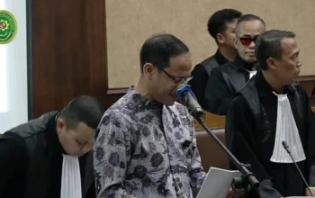 Terdakwa kasus dugaan korupsi pengadaan Chromebook dan Chrome Device Management (CDM) dalam program digitalisasi pendidikan di Kemendikbudristek Nadiem Makarim menangin usai membacakan pledoi di Pengadilan Tipikor, Jakarta, Selasa (2/6/2026). Foto: Youtube/Pengadilan Negeri Jakarta Pusat