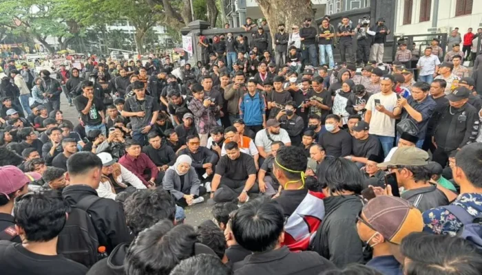 Tuntut Program Makan Bergizi Gratis Dihentikan, Ratusan Mahasiswa PMII Kepung DPRD Jatim