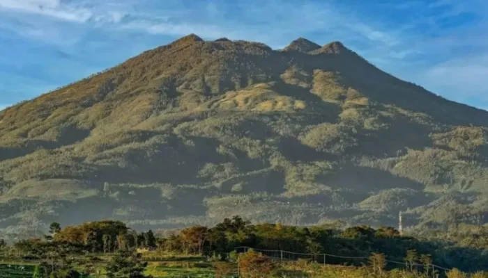 Viral Isu Gunung Lawu Bakal Erupsi Besar Akibat Tekanan Magma Bojonegoro, PVMBG Tegaskan Hoaks!