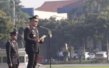 Wakapolda Jatim Brigjen Pasma Royce memimpin upacara Hari Lahir Pancasila di Polda Jatim.