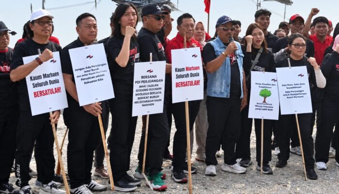 Ajak Anak Muda Bersihkan Pantai Kenjeran, PDI Perjuangan Gelar Aksi Merah Muda Fest